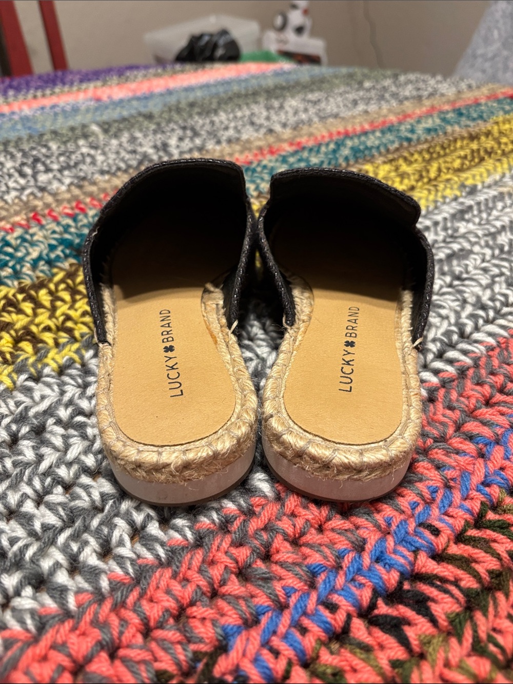 BEAUTIFUL Lucky Brand Black Woven Slip-On Mules Sz 6 - Picture 2 of 9